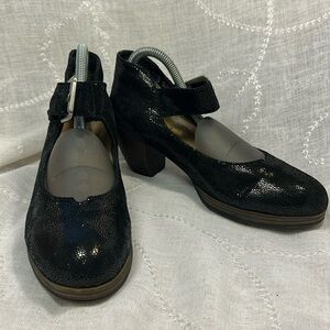 Wolky leather stacked heel super comfortable shoes